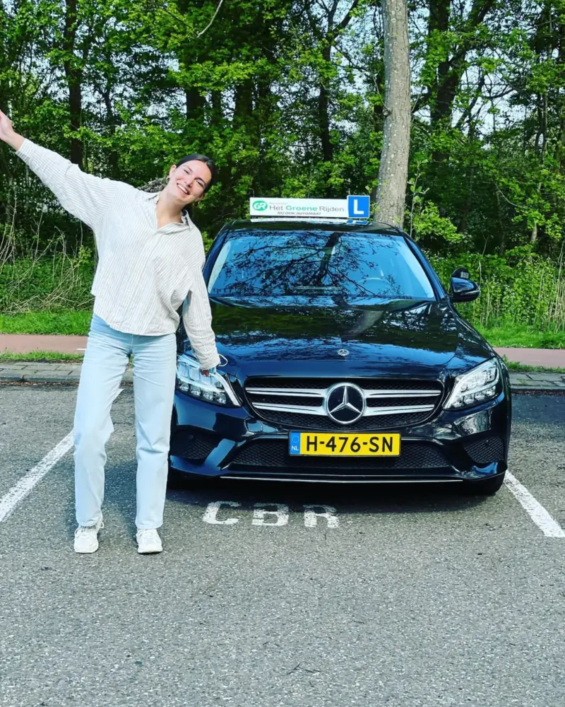 Geslaagde leerling bij rijschool Leiden Het Groene Rijden